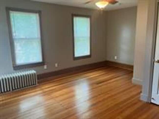 209 Roxbury St Unit 2
