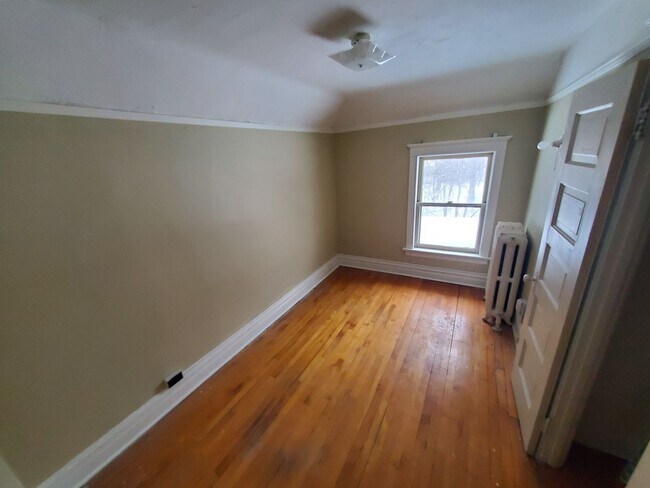 Photo - AVAILABLE JUNE 2025 - Great 4 Bed, 1 Bath in East Duluth!