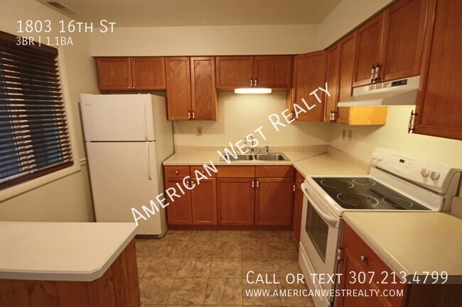 Photo - End unit, 3bed/1.5 bath