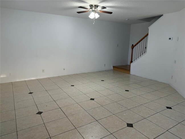 Photo - 201 Drawbridge Ln