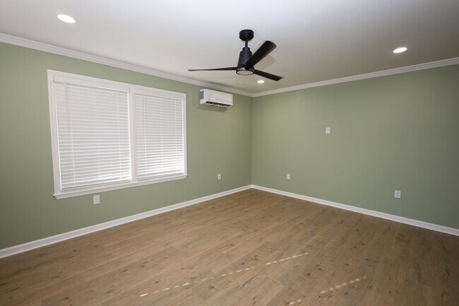 Photo - 308 E Jane St Unidad B