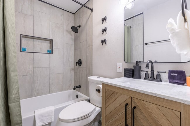 Photo - 6302 Manor Rd Unit SI ID1385485P