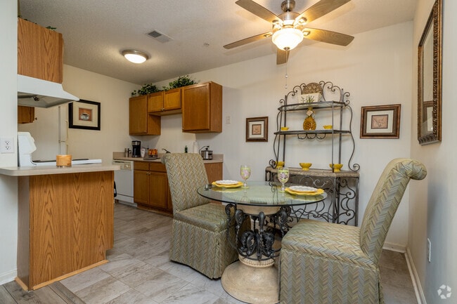 2BR, 2BA - 1,029SF - Kitchen