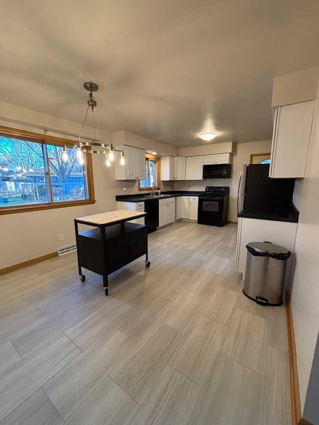 Photo - 4806 Goldfinch Dr