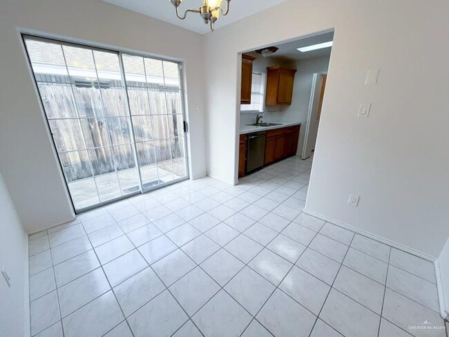 Photo - 18 N 8th St Unit 4