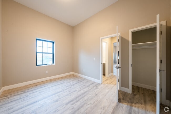 2BR, 1BA - 500SF - The Eleanor Apartments