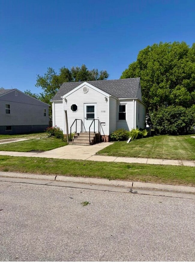 Building Photo - 1112 S 28th St