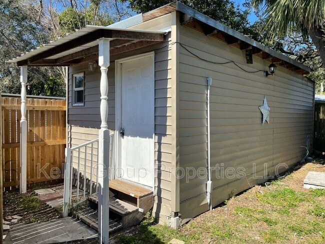 Building Photo - 5701 Middlesex Dr Unit 2