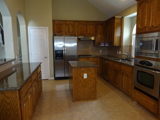 Photo - 808 Warwick Ct