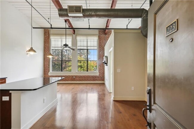 Building Photo - 1261 Caroline St NE Unit 223