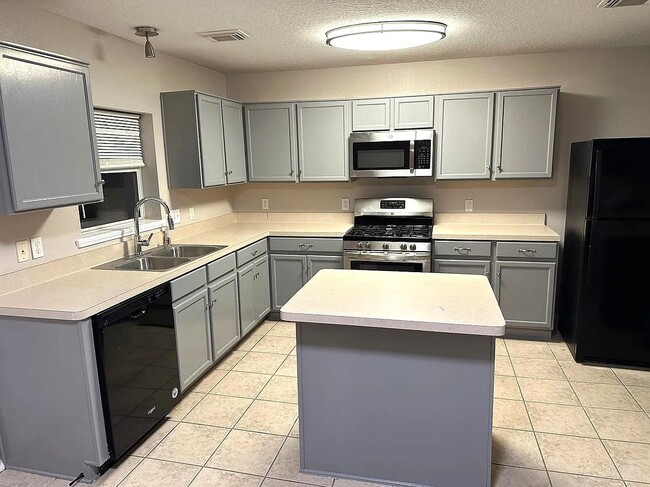 Photo - 4811 Pebble Bluff Ln