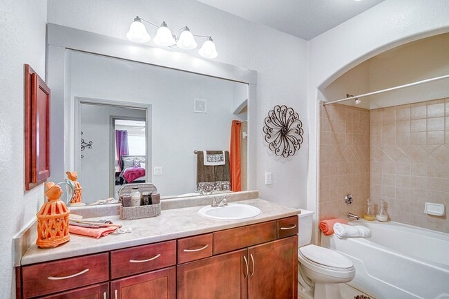 Travis - 2x2 1296 - Bathroom