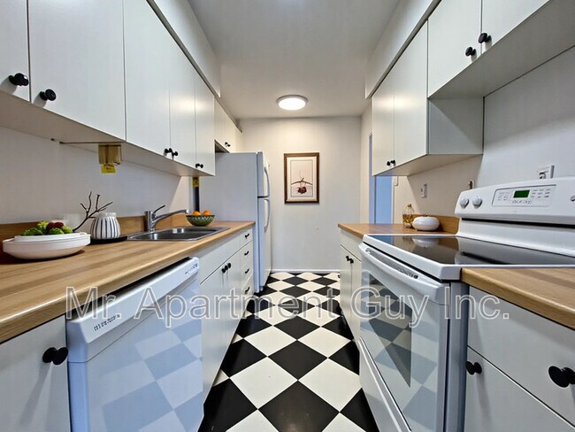 Photo - 1964 Main St W Unit Suite 1209