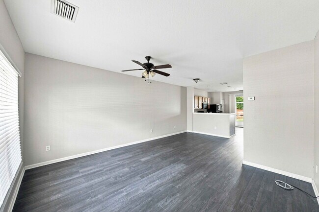 END-UNIT TOWNHOME FOR RENT IN GATED WYNCHASE AT FORE RANCH!