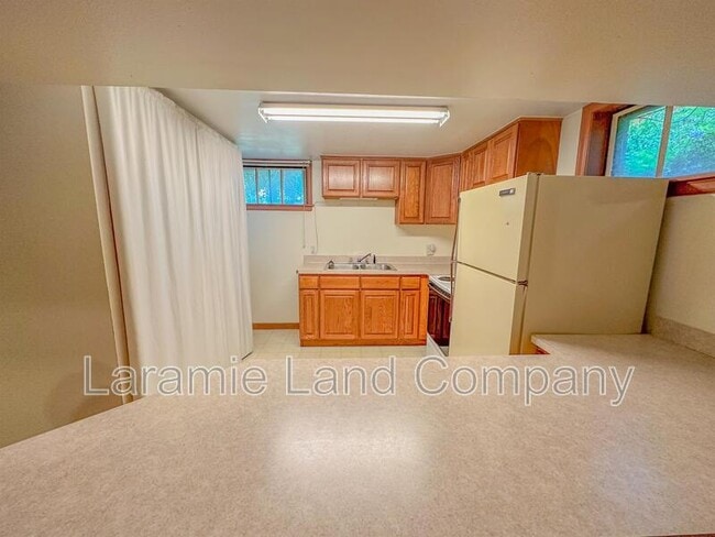 Photo - 669 N 10th St