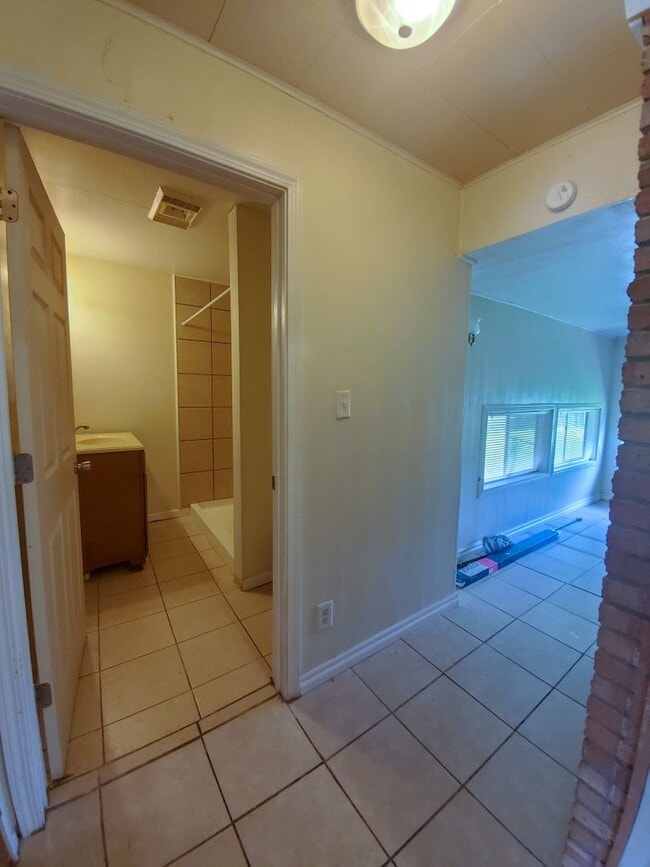 Photo - 4 Bedroom 2 bath Home in Shawnee