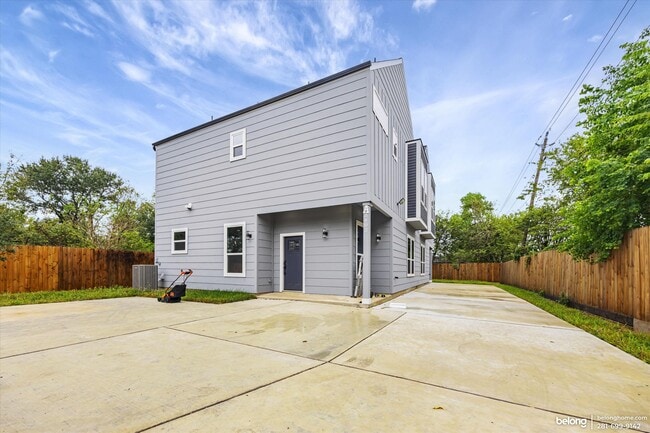 Photo - 3402 Nathaniel Brown St