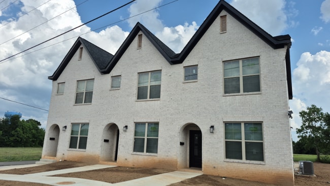 Building Photo - 901 27th St Rental