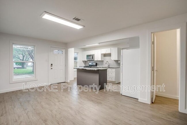 Photo - 311 Byron St