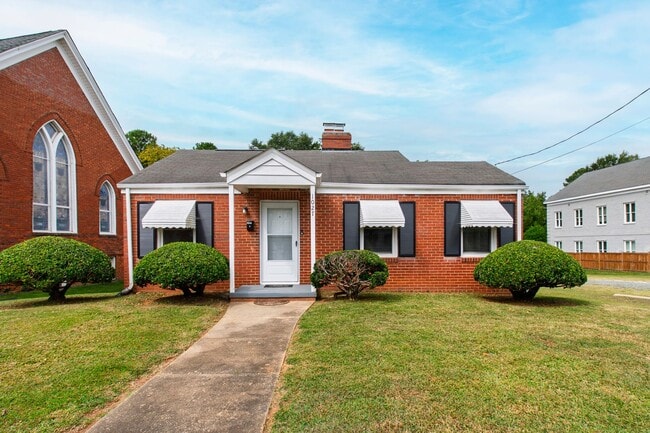 Building Photo - Charming 3-Bedroom Home in Historic Oberli...
