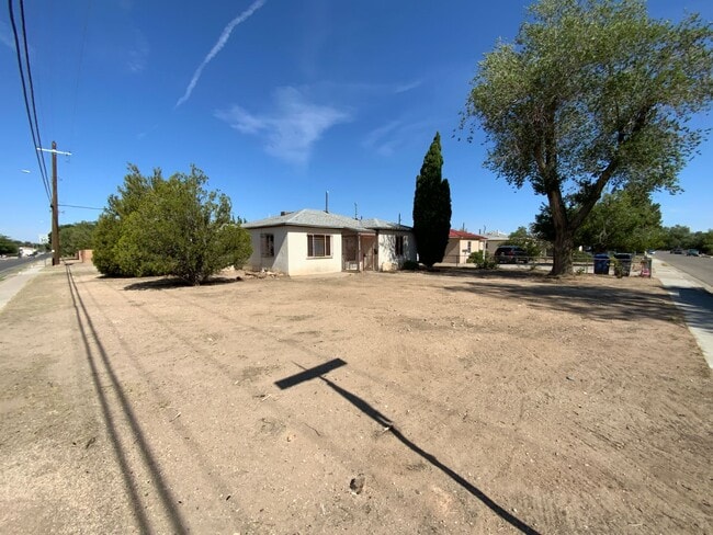 Photo - 2 Bedroom Single Story Home Available Near...