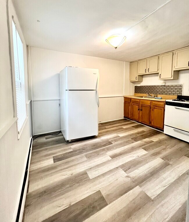 Photo - 4 Schoolhouse Ln