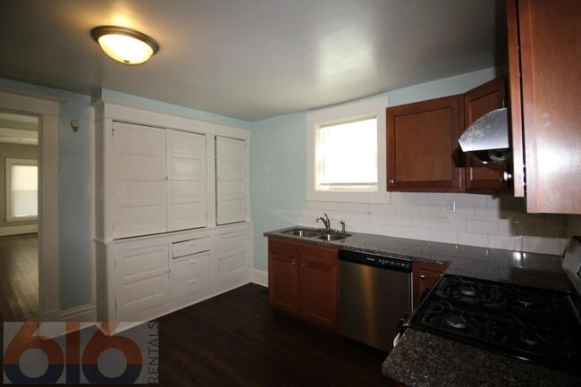 Photo - 241 Valley Ave NW