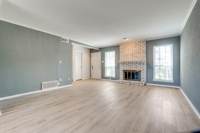 Building Photo - 10745 Sandpiper Ln Rental