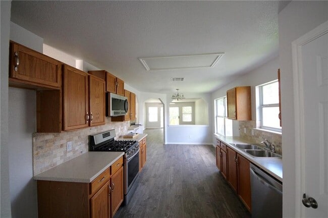 Photo - 2017 Parksville Way