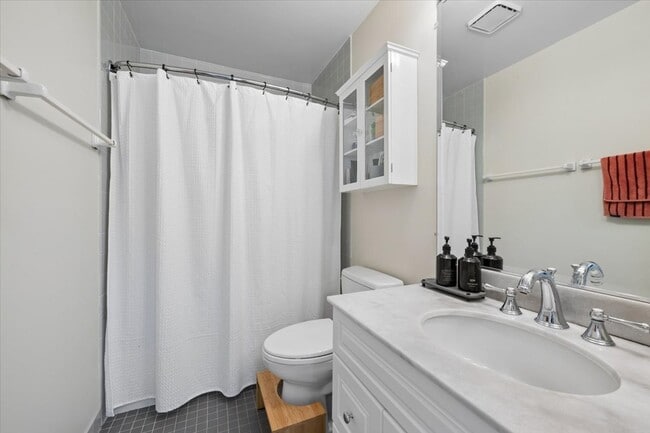 Photo - 2304 N Lakewood Ave