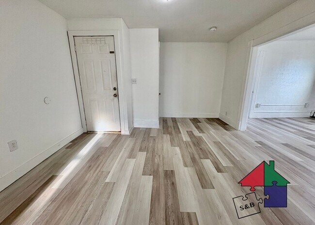 Photo - 94 Malletts Bay Ave Unit 2B