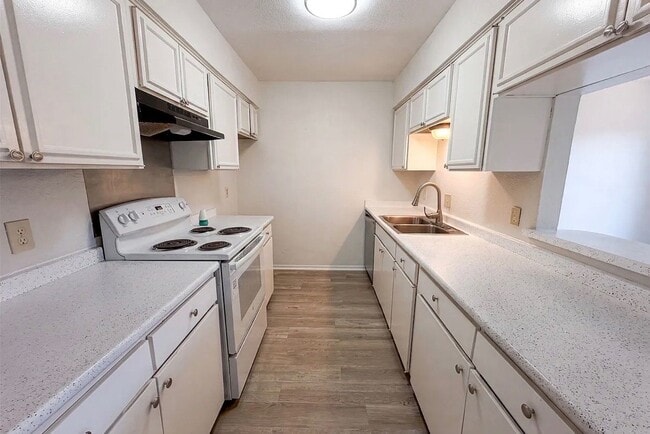 Photo - 258 Rolling Hills Pl