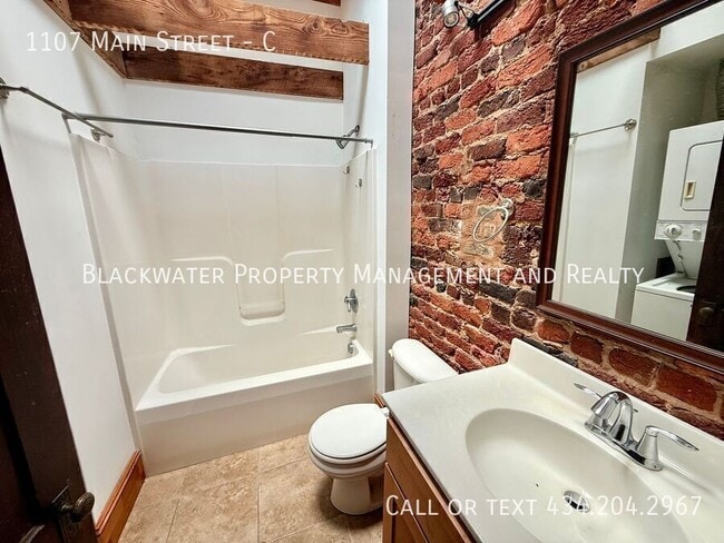 Photo - 1107 Main St Unidad C