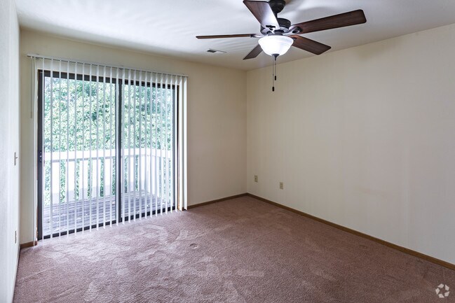2 BR, 1 BA - Manchester B - 1066 SF