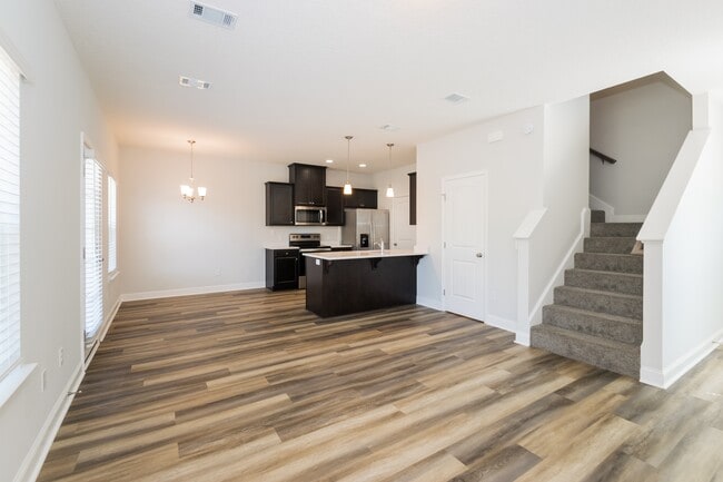Photo - 135 Sugarberry Cir