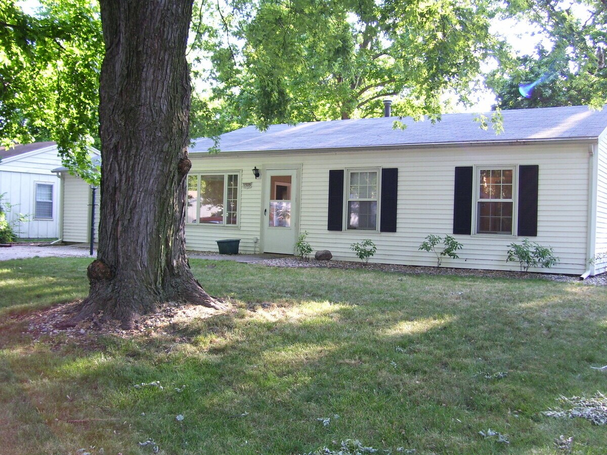 3 Bedroom close to Cenntenial HS - 3 Bedroom close to Cenntenial HS