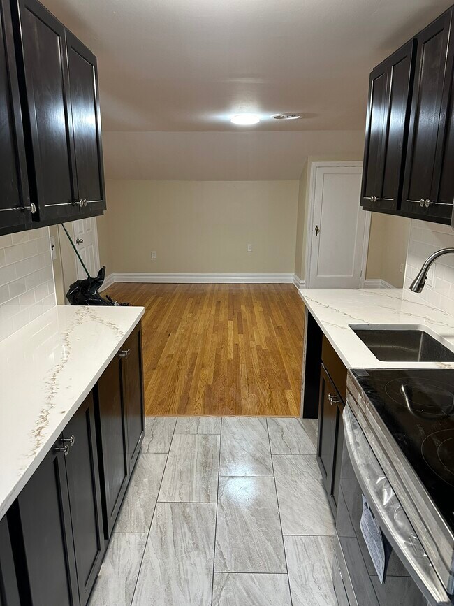 Photo - 585 Main St Unit 2