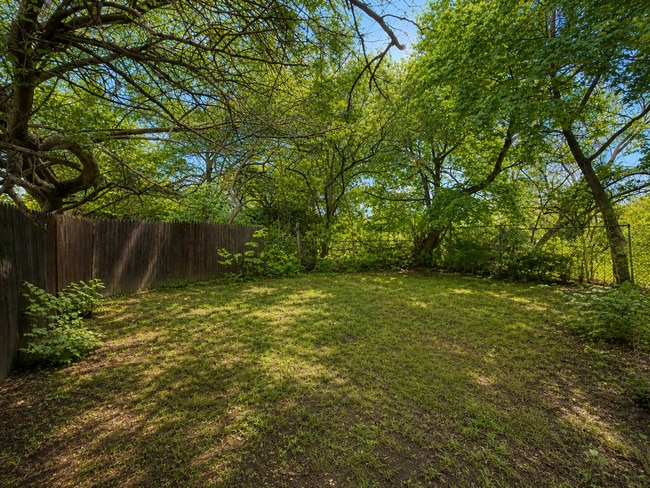 1825 Lakeview Rd Unit 2 ( upper )