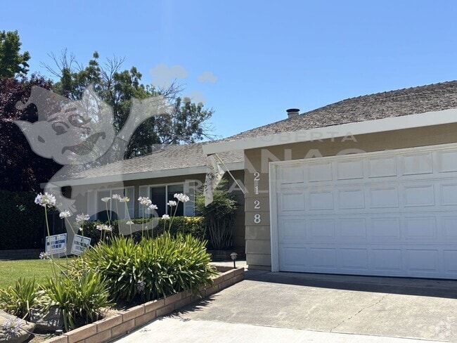 Building Photo - 3 Bedroom/ 2 Bathroom home