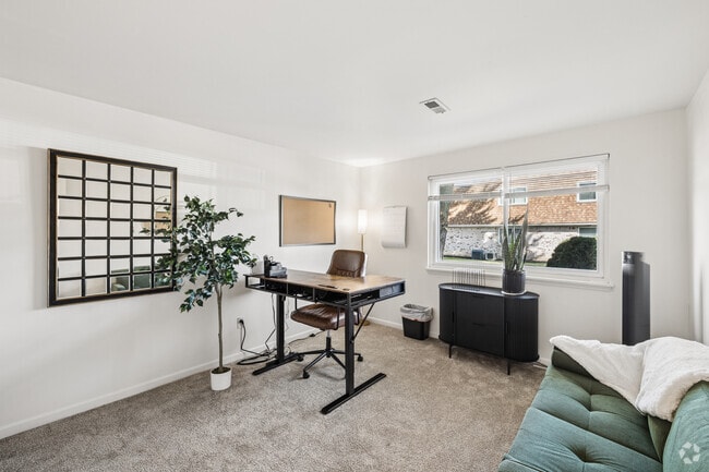 2BR, 1BA - 984SF - Second Bedroom