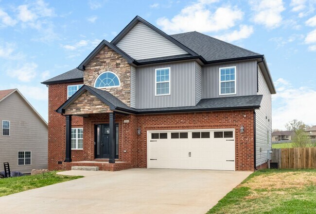 Photo - 4 Bedroom Home For Rent Near Post!