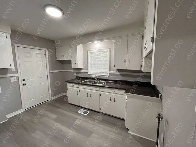 Photo - 1042 Winn St