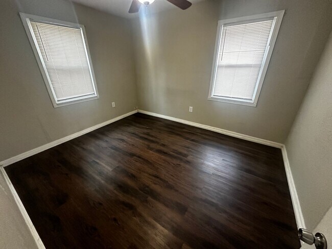 Photo - 1015 Sixth Ave