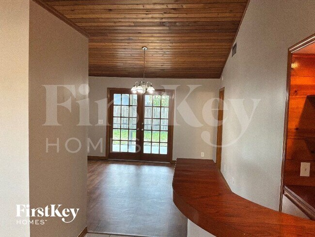 Photo - 878 Daffodil Dr