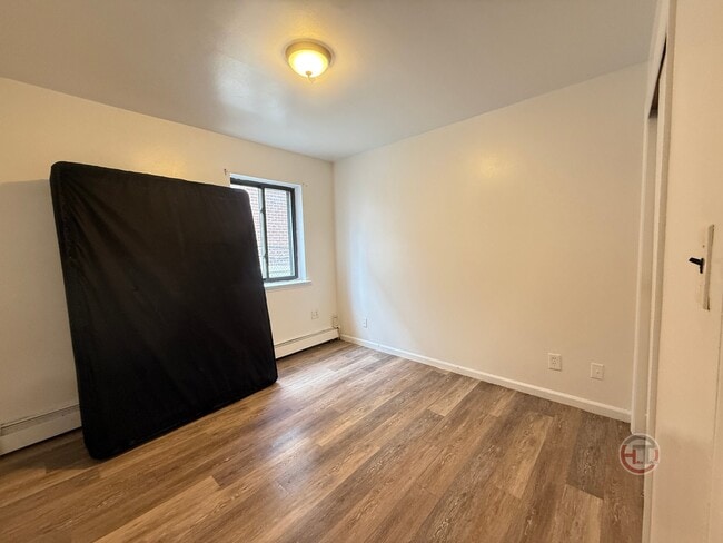 Photo - 189 Throgs Neck Blvd