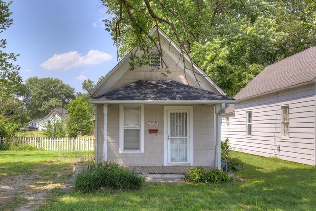 Photo - 1221 W 10th St House