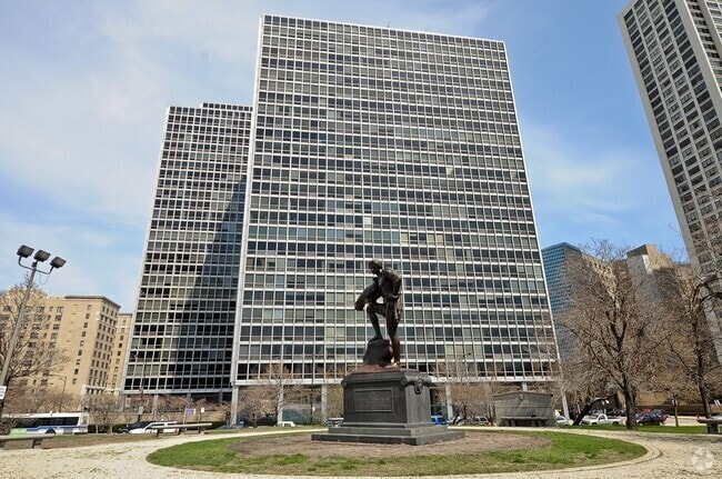 Building Photo - 330 W Diversey Pkwy Unit 708 Rental