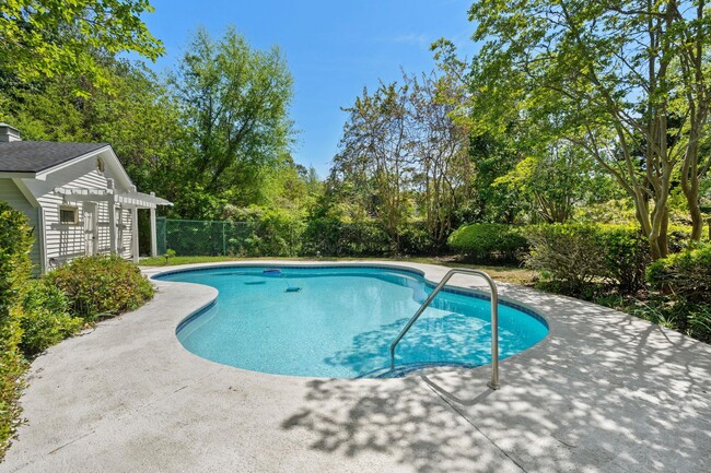 Photo - 5704 Woodside Ave