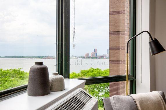 Building Photo - 3 bedroom in Manhattan NY 10280 Unit 8L Rental
