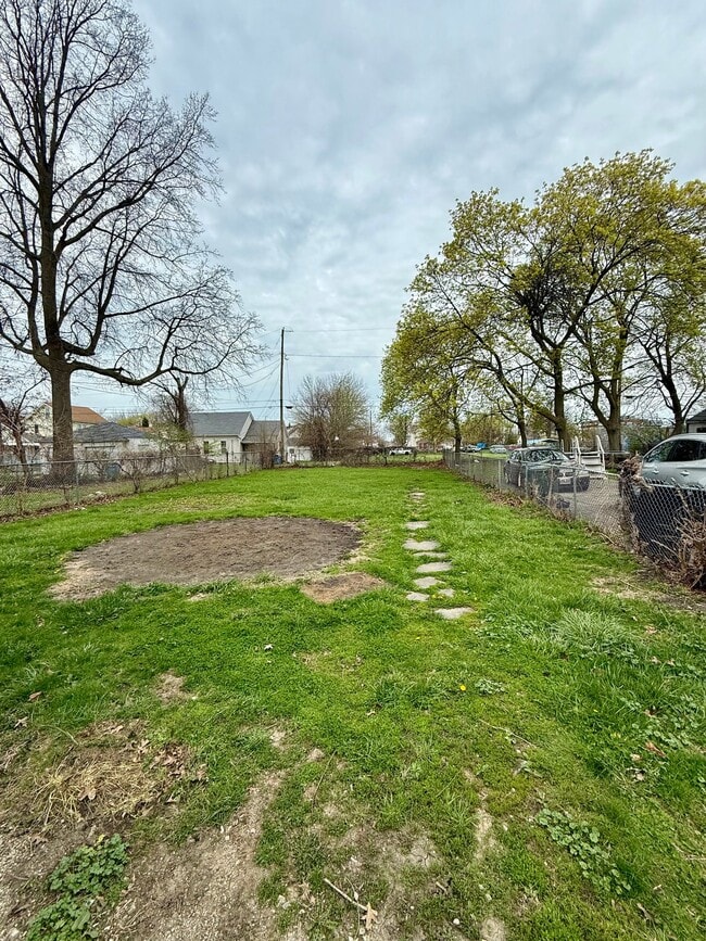 Photo - 220 W 15th St